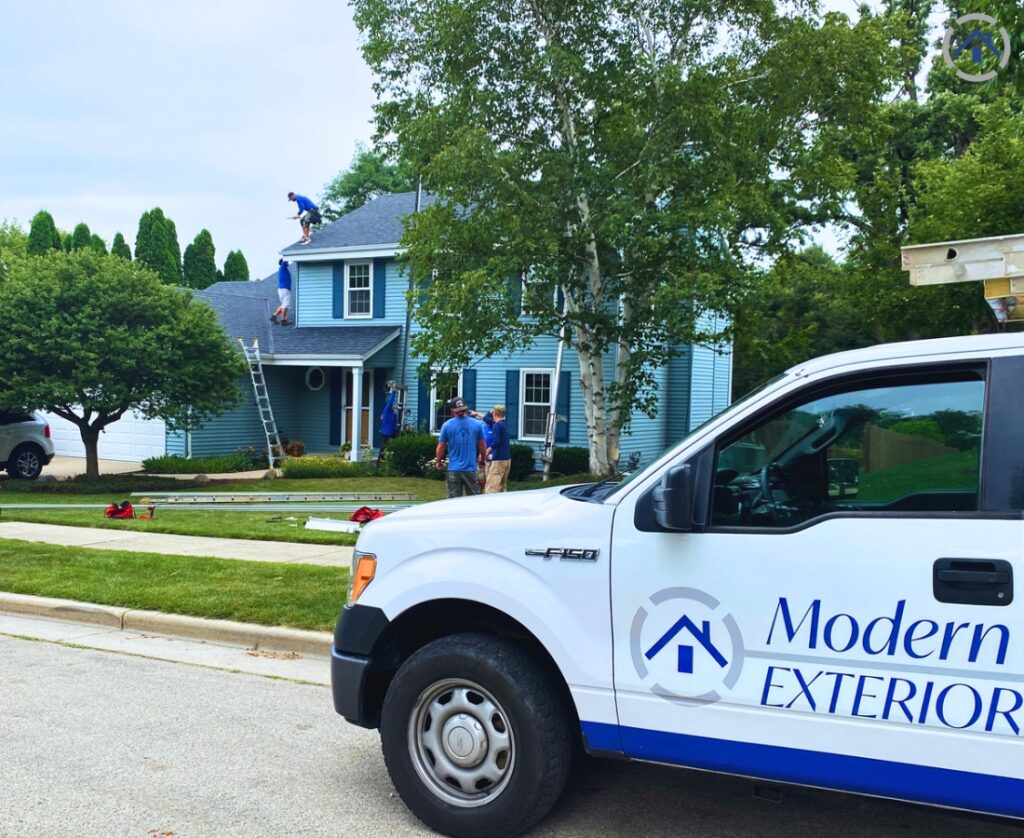 an image of professional roofers in Wisconsin