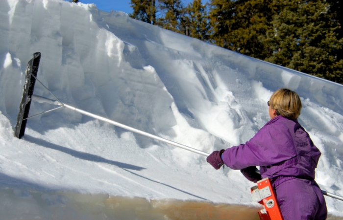 Ice removal on roof using a roof rake